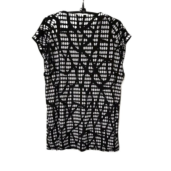 ANNE KLEIN WOMEN'S BLACK & WHITE ,GEOMETRIC PRINT, CAP SLEEVE ,VNECK TOP SIZE L - Picture 4 of 5